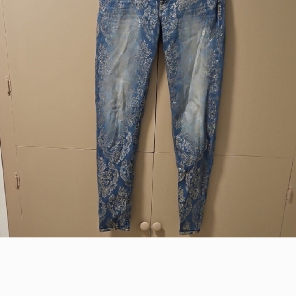 Hollister Women's Skinny Jeans in Blue with Floral Design
